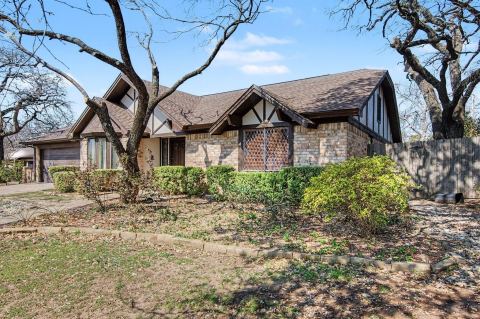 604 Baker Drive, Hurst, TX 76054 — photo 3