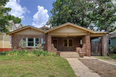 916 W Hickory Street, Denton