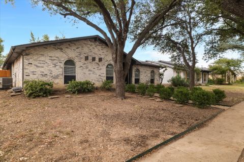 1831 Chamberlain Drive, Carrollton, TX 75007 — photo 2