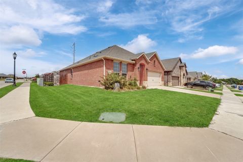 3303 Brady Starr Drive, Aubrey, TX 76227 — photo 2