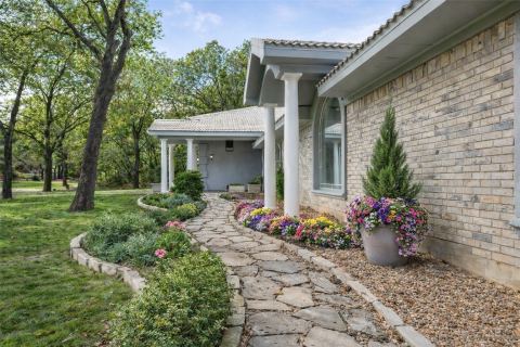 2525 Canyon Creek Drive, Sherman, TX 75092 — photo 2