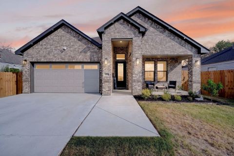 1930 Houston Street, Grand Prairie