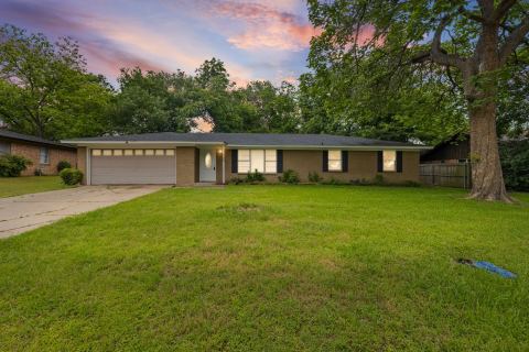705 Plano Street, Sulphur Springs