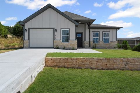 913 Pease River Drive, Granbury, TX 76048 — photo 2