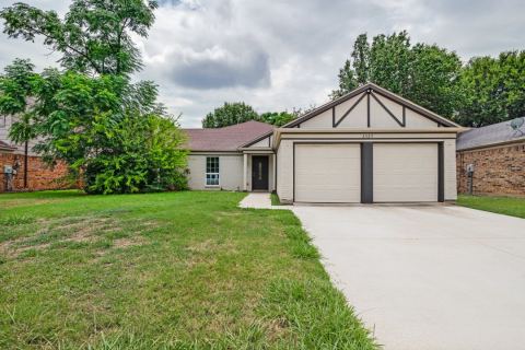 2325 Warwick Avenue, Grand Prairie