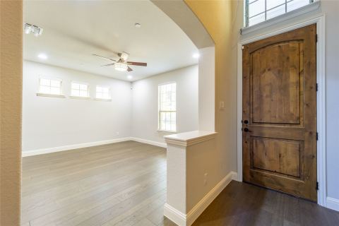 4666 Rhett Lane E, Carrollton, TX 75010 — photo 2