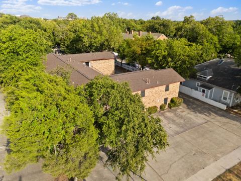 1108 N Elm Street 8, Denton, TX 76201 — photo 2