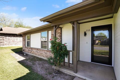 772 Hampshire Drive, Burleson, TX 76028 — photo 3