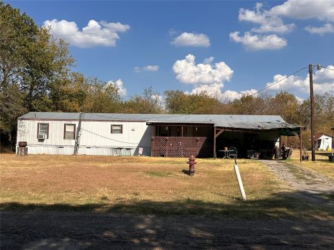 520 N Mlk Avenue, Wortham, TX 76693 — photo 3