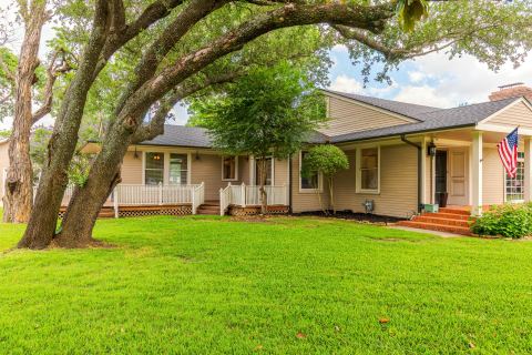 203 E Umphress Street, Van Alstyne, TX 75495 — photo 3
