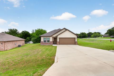1311 E Apache Trail, Granbury, TX 76048 — photo 2