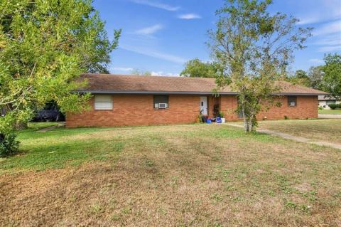 110 Cheyenne, Elm Mott, TX 76640 — photo 2