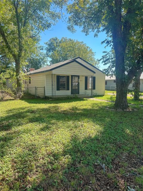 304 N Neches Street, Whitney, TX 76692 — photo 3