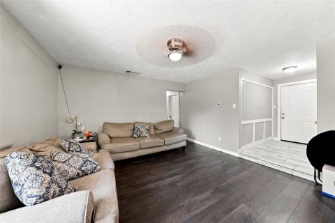 2621 Burning Tree Lane, Irving, TX 75062 — photo 3