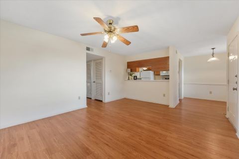 218 N Texas Boulevard 306, Denton, TX 76201 — photo 3