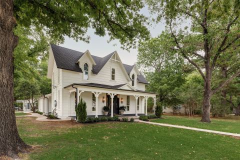 300 E Division Street, Pilot Point, TX 76258 — photo 2