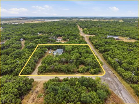 900 Cedar Break Court, Cleburne