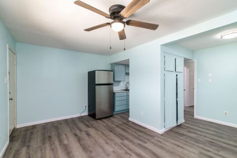 811 S Mesquite Street 8, Arlington, TX 76010 — photo 2