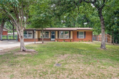 1305 W Lavender Lane, Arlington