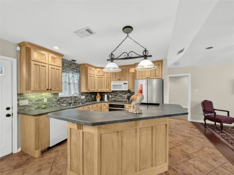 617 N Avenue D, Springtown, TX 76082 — photo 2