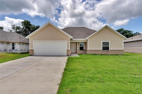 636 Crockett Drive, Cleburne, TX 76031 — photo 3