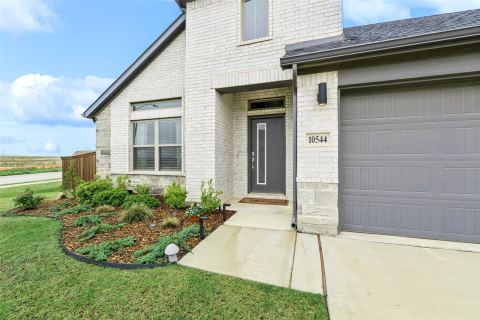 10544 Landry Bluff Lane, Fort Worth, TX 76126 — photo 2
