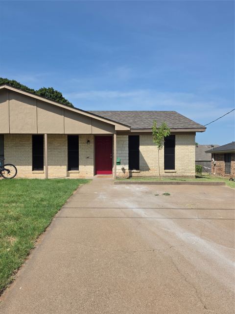 1014 Harbor Lakes Drive, Granbury