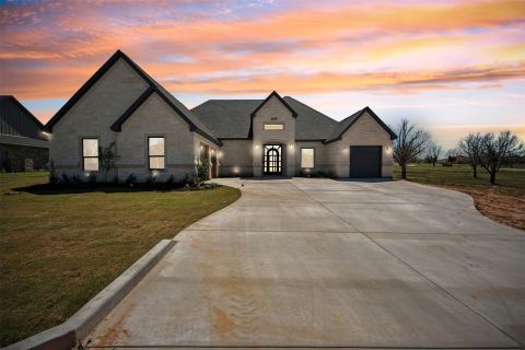 2409 Candlestick Drive, Granbury, TX 76049 — photo 2