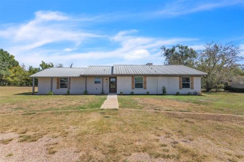 110 Twin Circle, Wortham, TX 76693 — photo 2