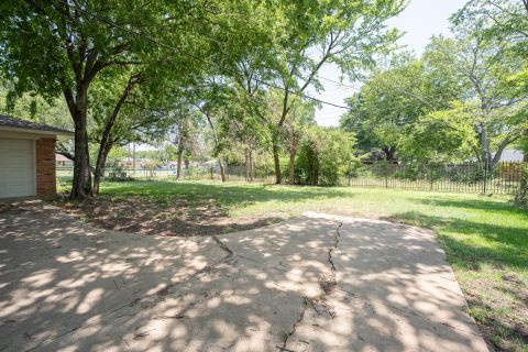 614 N Young Boulevard, DeSoto, TX 75115 — photo 2