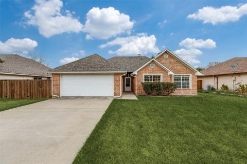 411 Meadow Lane, Aubrey