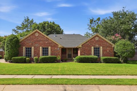 605 Maple Drive, Pilot Point, TX 76258 — photo 2