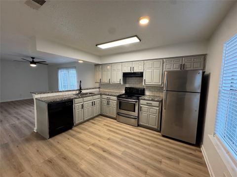 762 E Warrior Trail D, Grand Prairie, TX 75052 — photo 2