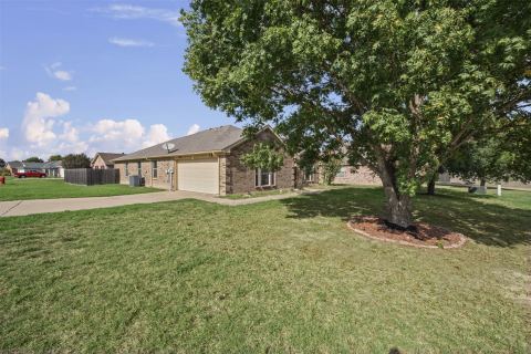 301 Wintergreen Court, Weatherford, TX 76085 — photo 2