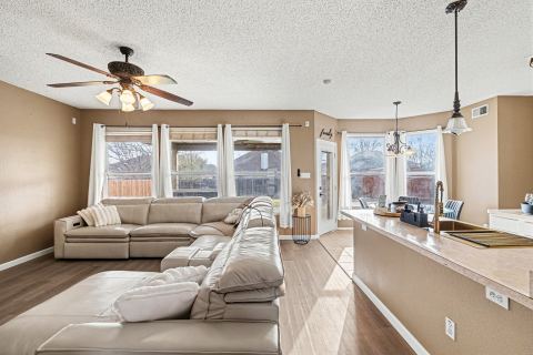 6715 Canyon Creek Drive, Arlington