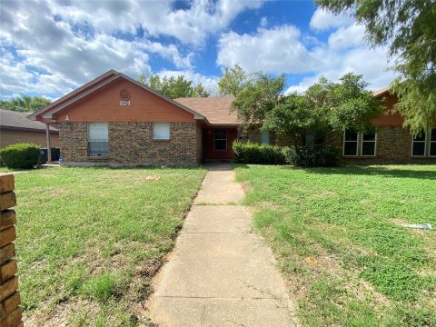 604 Lost Springs Court, Arlington