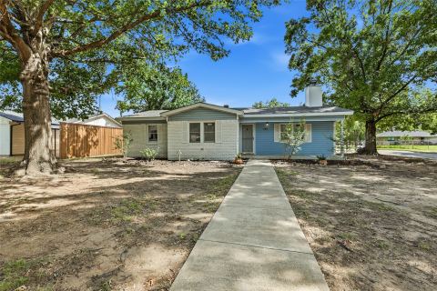 588 Pine Street, Lewisville