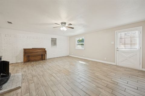 213 W Dorris Drive, Grand Prairie, TX 75051 — photo 3