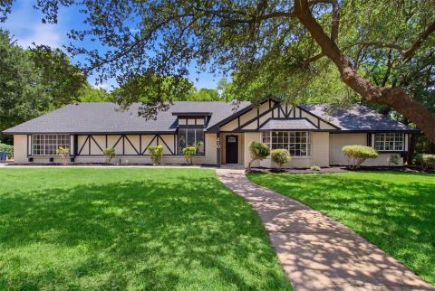 210 Squirebrook Drive, DeSoto