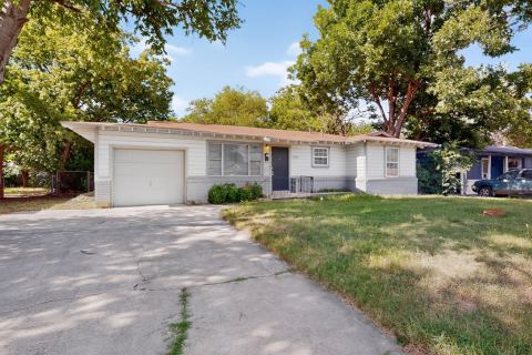 5573 Burton Avenue, Fort Worth, TX 76119 — photo 2