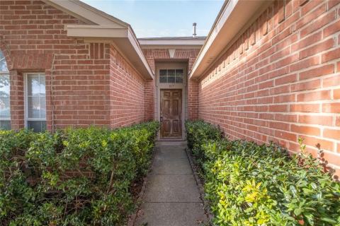 817 Stafford Station Drive, Saginaw, TX 76131 — photo 2