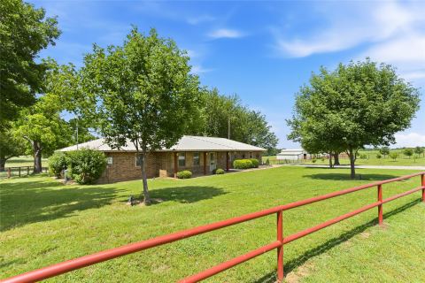 235 Magnus Road, Denison, TX 75021 — photo 2