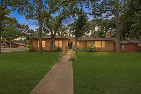 1200 Barker Street, Arlington