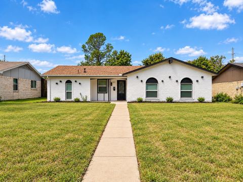 809 longbeach Drive, Garland