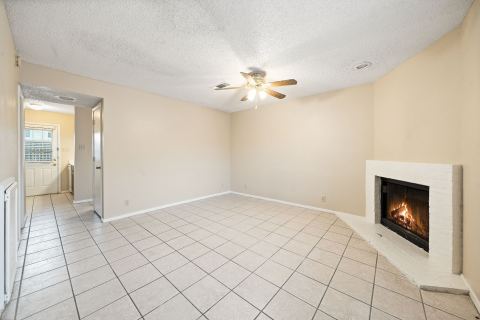 929 W Hickory Street A15, Denton, TX 76201 — photo 3