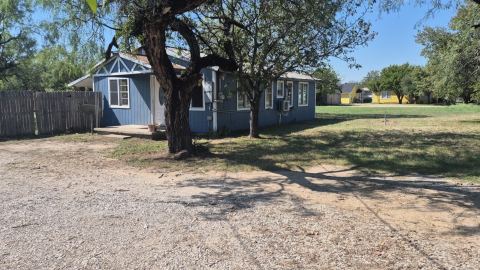 1006 SE Martin Luther King Jr Street SE, Mineral Wells, TX 76067 — photo 2