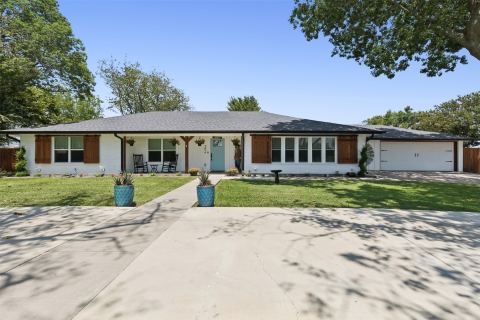 304 W Links Drive, Godley, TX 76044 — photo 2