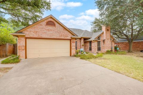 316 Shane Lane, Burleson, TX 76028 — photo 2