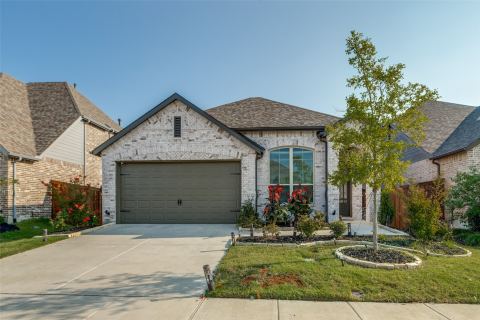 1904 Dappled Grey Avenue, Aubrey