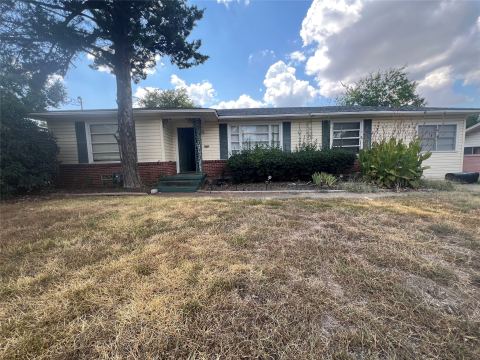 105 Davidson Drive, Terrell